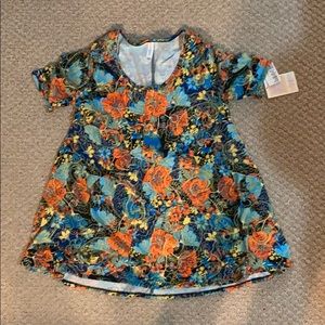Lularoe perfect tee, small.